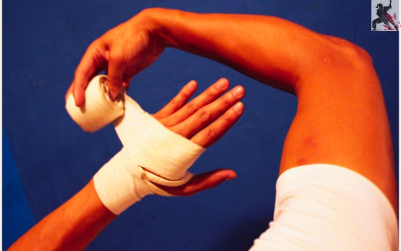 Cách quấn tay boxing đúng cách (3)