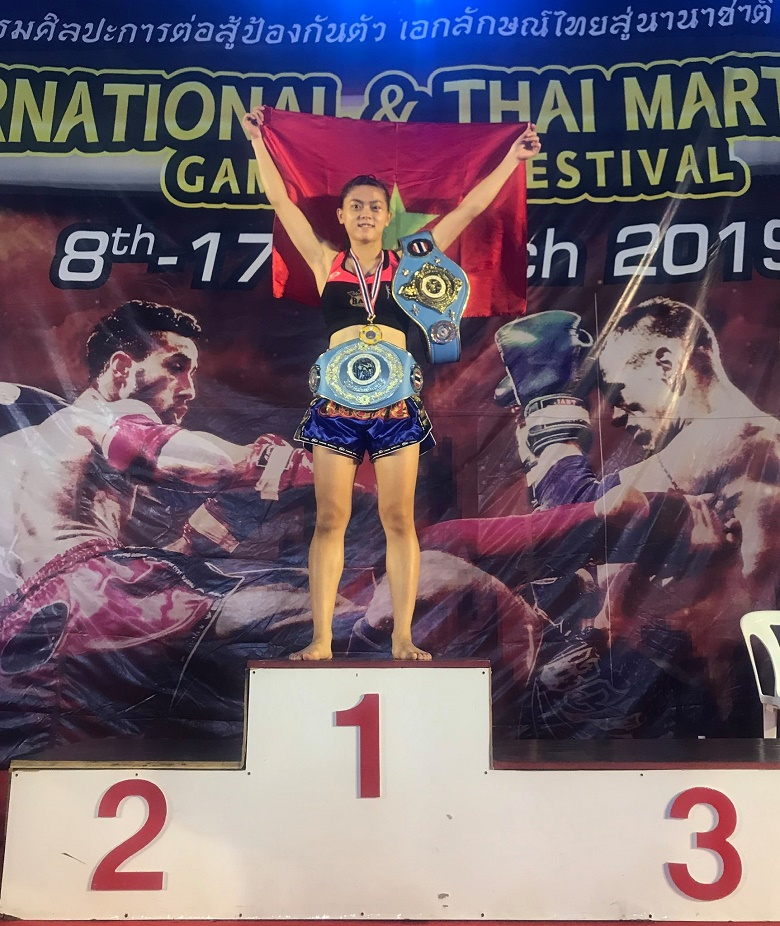 Nữ võ sĩ trẻ giành giải vô địch trên đất Thái